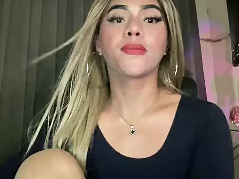Snapshot of calimonroe chatting on May 7, 2026, 11:52 pm calimonroe online show from May 7, 2026, 11:52 pm