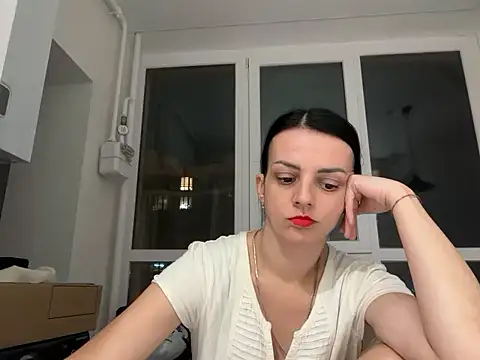 Snapshot of Sladosttss chatting on November 3, 2025, 5:16 pm Sladosttss online show from November 3, 2025, 5:16 pm