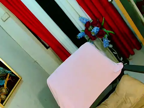 Snapshot of Queen_yasii_88 chatting on November 15, 2025, 5:06 pm Queen yasii 88 online show from November 15, 2025, 5:06 pm