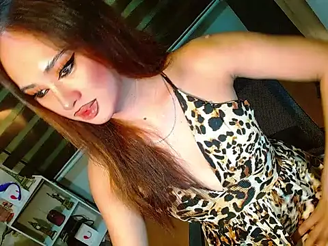 Snapshot of Queen_yasii_88 chatting on April 18, 2026, 5:15 pm Queen yasii 88 online show from April 18, 2026, 5:15 pm