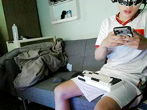 boyhigh1997 online show from February 9, 2026, 7:06 am