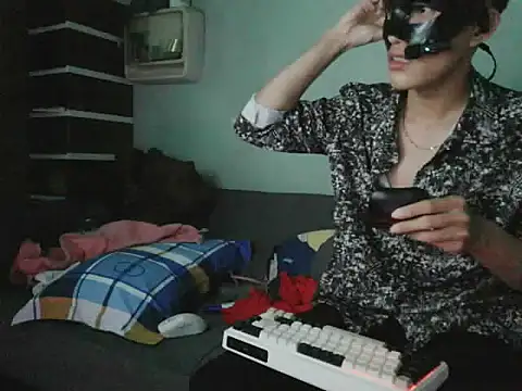 boyhigh1997 online show from December 15, 2025, 7:14 am