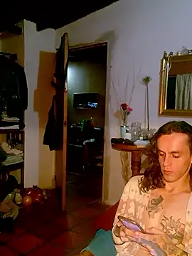 Snapshot of anaboleyn chatting on January 13, 2026, 12:47 am anaboleyn online show from January 13, 2026, 12:47 am