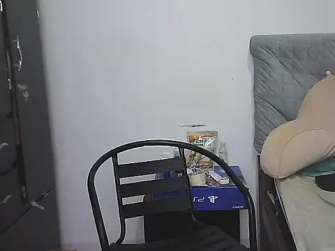 Snapshot of morenocabro10 chatting on February 14, 2026, 12:33 am morenocabro10 online show from February 14, 2026, 12:33 am