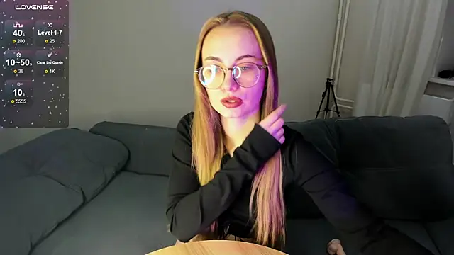 Snapshot of MewStella chatting on October 14, 2025, 7:14 pm MewStella online show from October 14, 2025, 7:14 pm