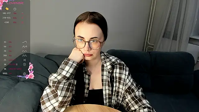 Snapshot of MewStella chatting on February 7, 2026, 2:25 pm MewStella online show from February 7, 2026, 2:25 pm