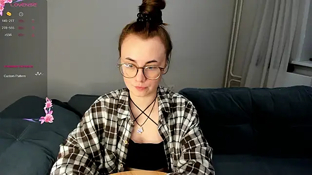 Snapshot of MewStella chatting on February 2, 2026, 3:11 pm MewStella online show from February 2, 2026, 3:11 pm