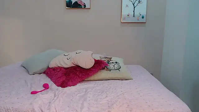 zooombee online show from November 22, 2025, 7:35 pm