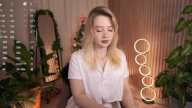 LauraWifeness online show from December 22, 2025, 5:40 am