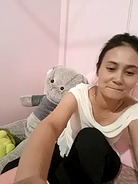 Snapshot of Jun-Mzzz chatting on October 20, 2025, 6:04 am Jun-Mzzz online show from October 20, 2025, 6:04 am