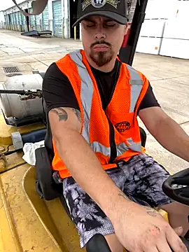 PuttieIn online show from September 18, 2025, 5:27 pm