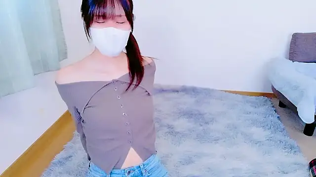 Snapshot of _Shuka_ chatting on February 19, 2026, 1:35 am Shuka online show from February 19, 2026, 1:35 am