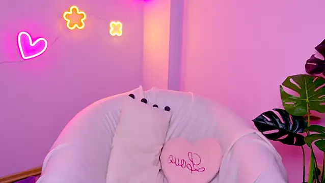 Snapshot of CindySparkl chatting on December 5, 2025, 3:38 am CindySparkl online show from December 5, 2025, 3:38 am