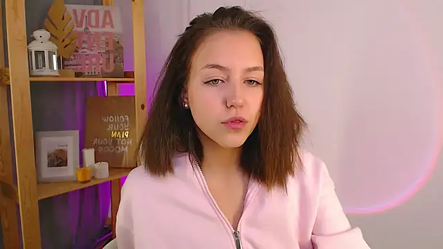 Snapshot of CindySparkl chatting on November 18, 2025, 7:22 am CindySparkl online show from November 18, 2025, 7:22 am