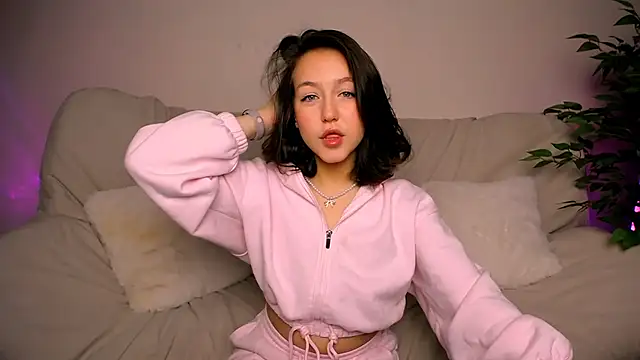 Snapshot of CindySparkl chatting on November 24, 2025, 3:28 am CindySparkl online show from November 24, 2025, 3:28 am