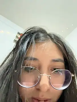 Snapshot of Milly_Sweet14 chatting on March 4, 2026, 4:20 am Milly Sweet14 online show from March 4, 2026, 4:20 am