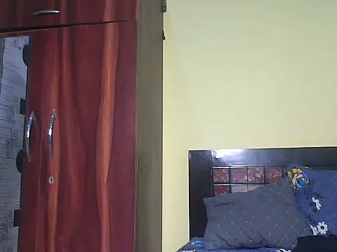 Snapshot of mickle_james chatting on October 24, 2025, 2:49 pm mickle james online show from October 24, 2025, 2:49 pm