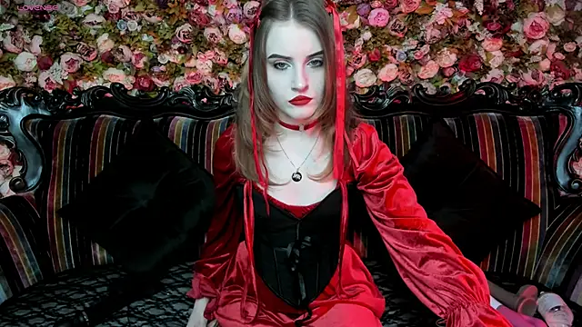 Snapshot of EllieMori chatting on December 14, 2025, 8:31 am EllieMori online show from December 14, 2025, 8:31 am