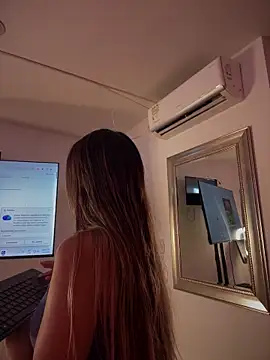 Natalia vidal online show from December 5, 2025, 1:43 pm