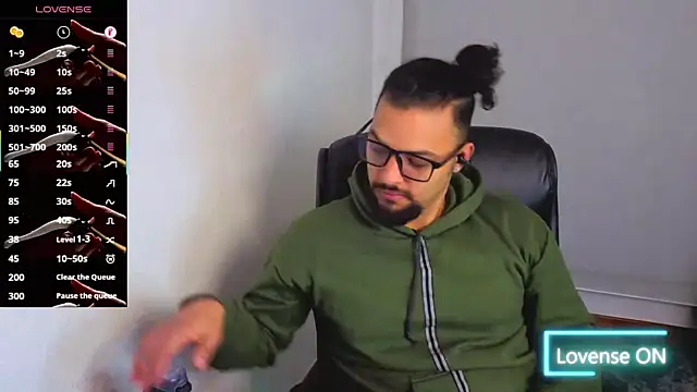 Snapshot of Ernesto-Rodriguez82 chatting on December 17, 2025, 11:43 pm Ernesto-Rodriguez82 online show from December 17, 2025, 11:43 pm