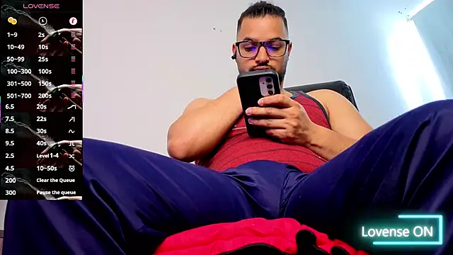 Snapshot of Ernesto-Rodriguez82 chatting on November 30, 2025, 3:35 pm Ernesto-Rodriguez82 online show from November 30, 2025, 3:35 pm