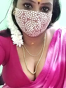 Snapshot of yoga-mithraa chatting on December 19, 2025, 6:43 pm yoga-mithraa online show from December 19, 2025, 6:43 pm