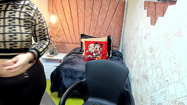 Lia Blake  online show from December 18, 2025, 12:31 pm