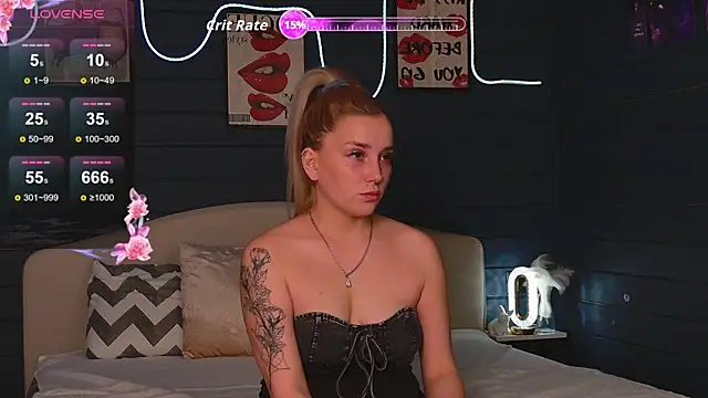 Snapshot of Crystal_Jull chatting on October 26, 2025, 1:33 pm Crystal Jull online show from October 26, 2025, 1:33 pm