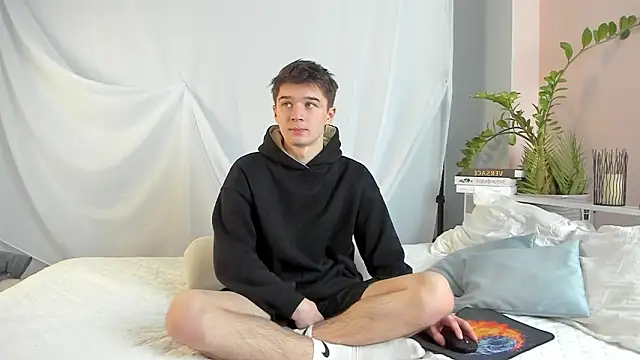 Snapshot of SherlockMax chatting on February 18, 2026, 7:10 pm SherlockMax online show from February 18, 2026, 7:10 pm