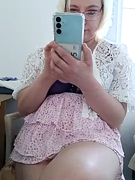 VikaKing online show from December 15, 2025, 12:55 pm