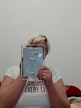 VikaKing online show from November 4, 2025, 4:44 pm