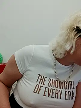 VikaKing online show from November 5, 2025, 9:51 pm