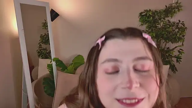 Queen Michelle  online show from March 8, 2026, 2:04 am