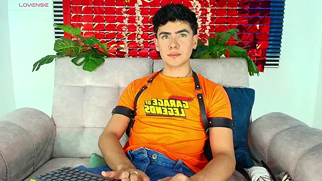 CamiiGuzmanX online show from February 16, 2026, 7:56 pm