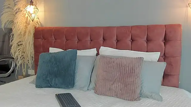 Tania 77  online show from December 21, 2025, 1:24 pm