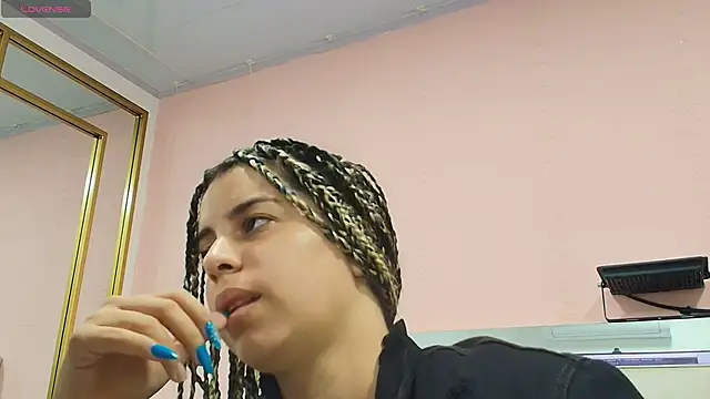 Snapshot of gisell_gomez chatting on November 28, 2025, 12:27 pm gisell gomez online show from November 28, 2025, 12:27 pm