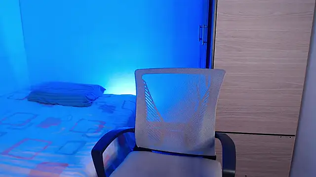 valentinosex1 online show from November 22, 2025, 9:35 pm