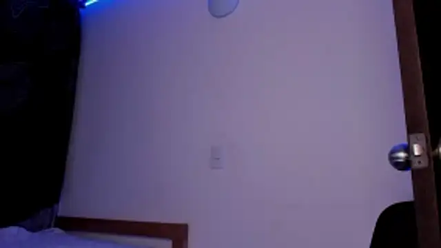 axel davis  online show from October 31, 2025, 1:35 am