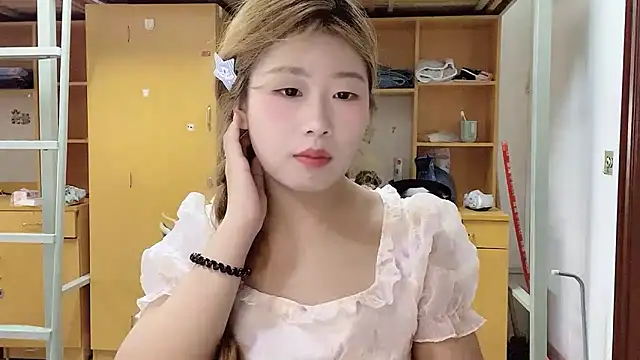 xiaoyan1314 online show from September 10, 2025, 4:44 am