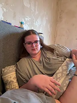 Snapshot of CurvyPaar2 chatting on March 1, 2026, 4:51 pm CurvyPaar2 online show from March 1, 2026, 4:51 pm