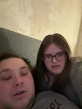 Snapshot of CurvyPaar2 chatting on February 17, 2026, 6:16 pm CurvyPaar2 online show from February 17, 2026, 6:16 pm