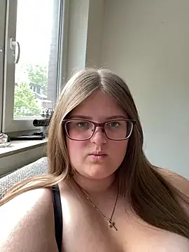 CurvyPaar2 online show from May 12, 2026, 3:07 pm