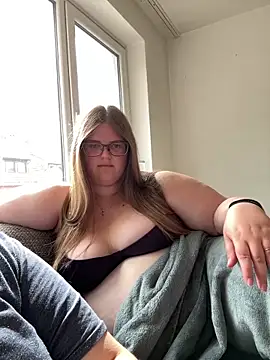 CurvyPaar2 online show from May 14, 2026, 2:03 pm