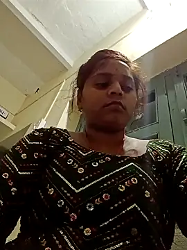 Snapshot of Hot_crety chatting on October 17, 2025, 12:51 pm Hot crety online show from October 17, 2025, 12:51 pm