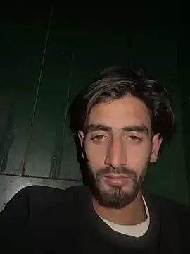 lyath3245 online show from April 17, 2026, 2:31 pm