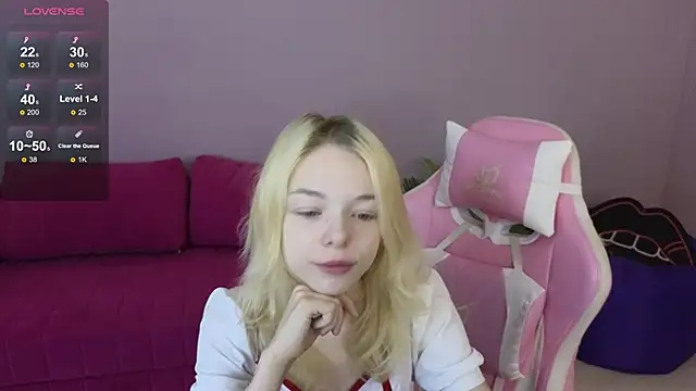 Snapshot of MillaHolt chatting on December 14, 2025, 9:15 am MillaHolt online show from December 14, 2025, 9:15 am