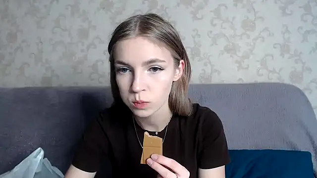 HitGyrl online show from November 12, 2025, 8:07 am