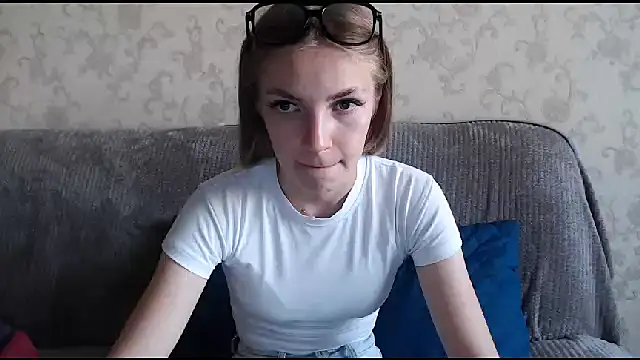 HitGyrl online show from September 12, 2025, 1:28 am