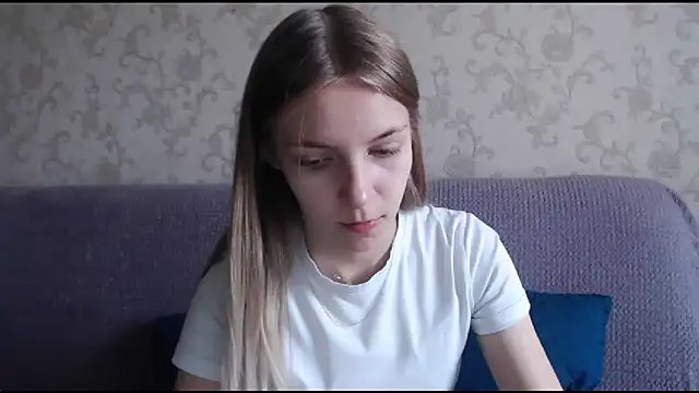 HitGyrl online show from October 29, 2025, 8:13 am