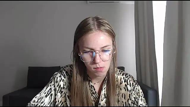 Snapshot of HitGyrl chatting on July 14, 2026, 8:08 am HitGyrl online show from July 14, 2026, 8:08 am